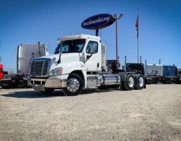 2012 FREIGHTLINER CASCADIA DAYCAB BK5582