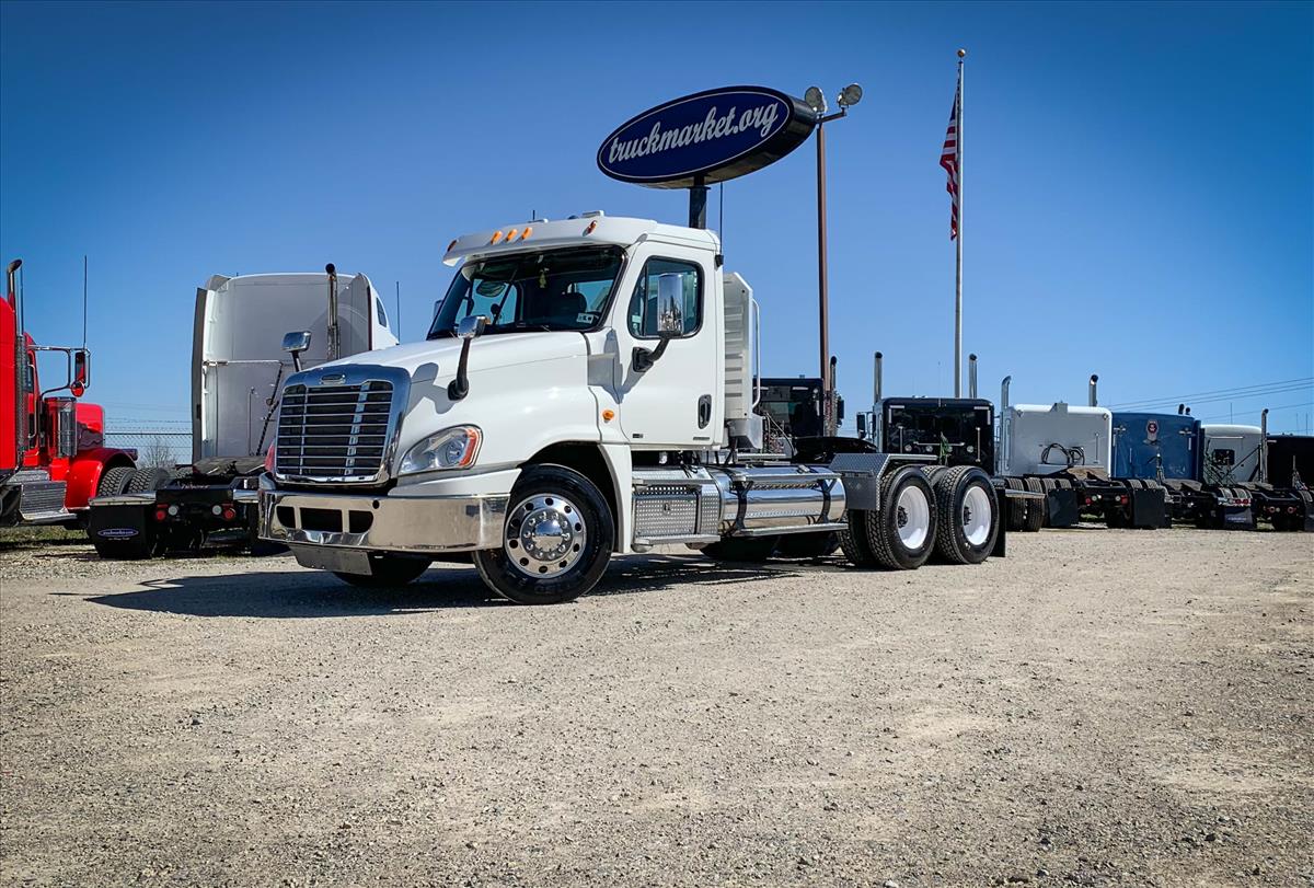 2012 FREIGHTLINER CASCADIA DAYCAB