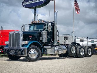 2019 PETERBILT 389 TRI AXLE DAYCAB 233984