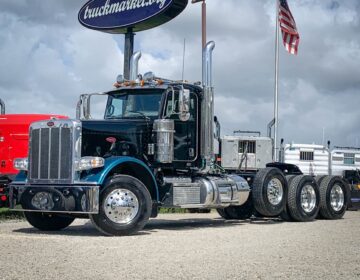 2019 PETERBILT 389 TRI AXLE DAYCAB 233984