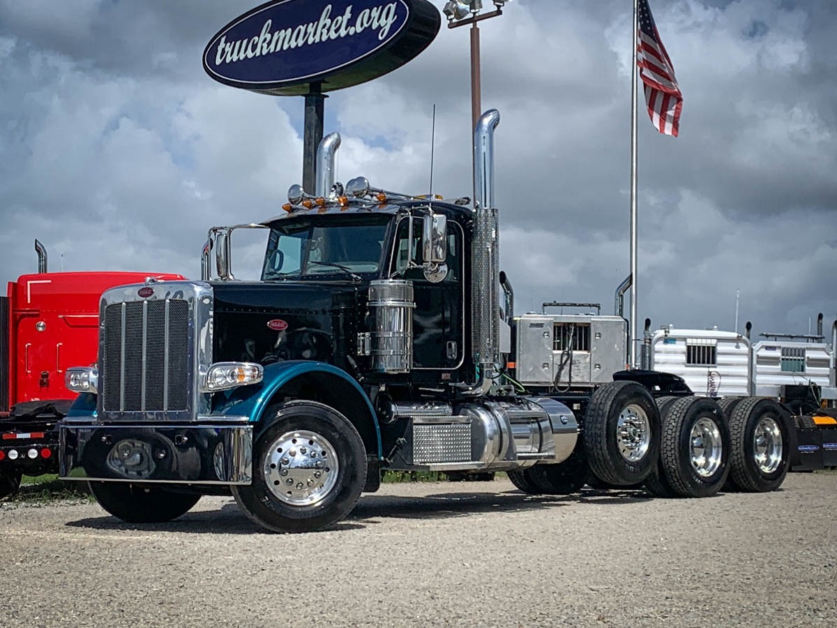 2019 PETERBILT 389 TRI AXLE DAYCAB