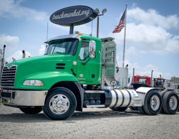 2013 MACK CXU613 DAYCAB 029168