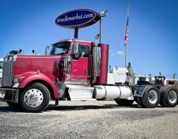 2003 KENWORTH W900L DAYCAB 391305