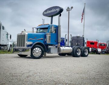 2010 PETERBILT 388 DAYCAB 102733