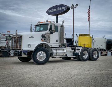 2004 KENWORTH T800W DAYCAB 051776