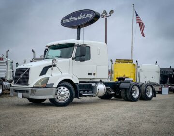 2004 VOLVO VNL630 SLEEPER 359147
