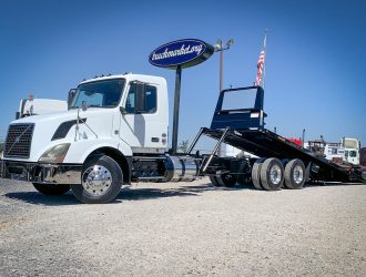 2011 VOLVO VNL ROLLBACK TRUCK 532673