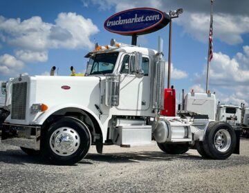 2003 PETERBILT 379 SINGLE AXLE DAYCAB 811037