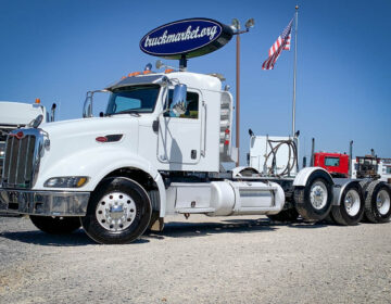2014 PETERBILT 386 TRI AXLE DAYCAB 217539