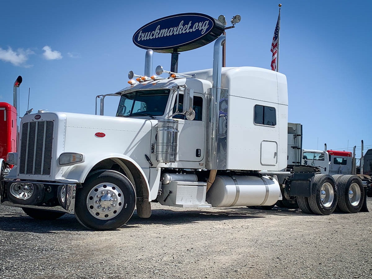 2012 PETERBILT 389 SLEEPER