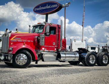 2001 KENWORTH W900L DAYCAB 870840