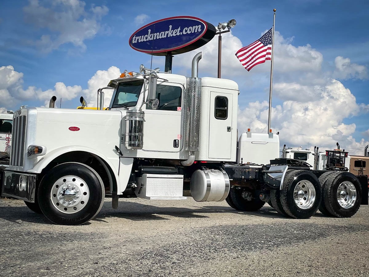 2012 PETERBILT 388 SLEEPER