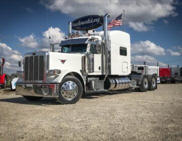2015 PETERBILT 389 TANDEM AXLE SLEEPER 261126