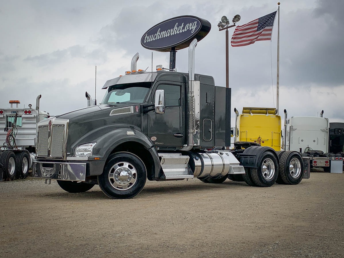 2017 KENWORTH T880 SLEEPER