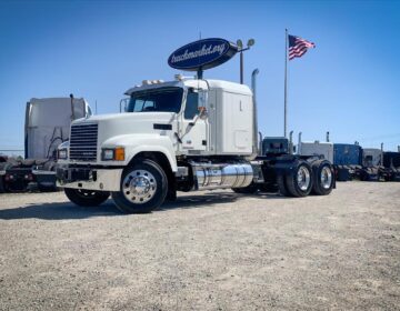 2012 MACK CHU613 SLEEPER 010830