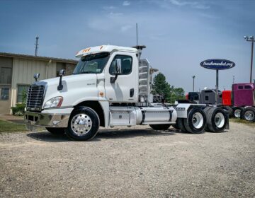 2012 FREIGHTLINER CASCADIA DAYCAB BK5655