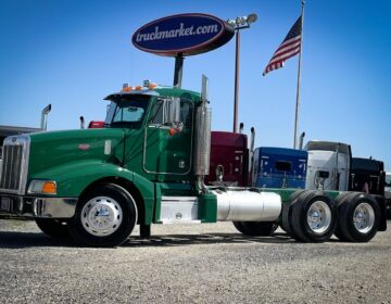 2000 PETERBILT 377 DAYCAB 517580