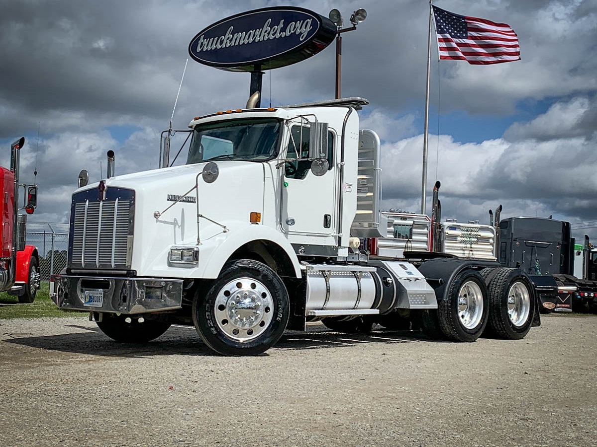 2012 KENWORTH T800 DAYCAB