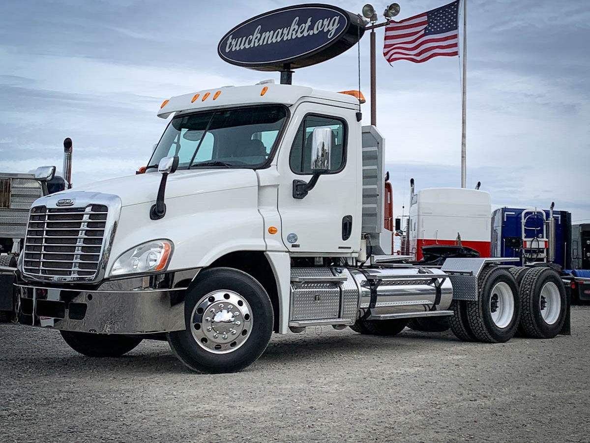 2012 FREIGHTLINER CASCADIA DAYCAB