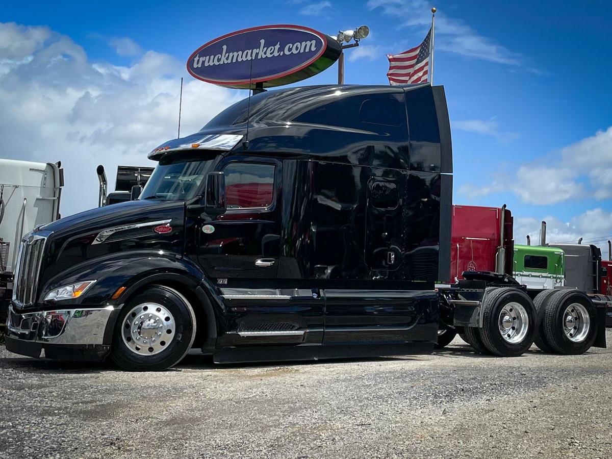 2022 PETERBILT 579 SLEEPER