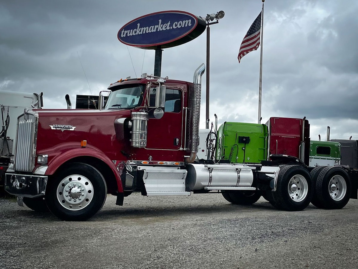 2008 KENWORTH W900L DAYCAB
