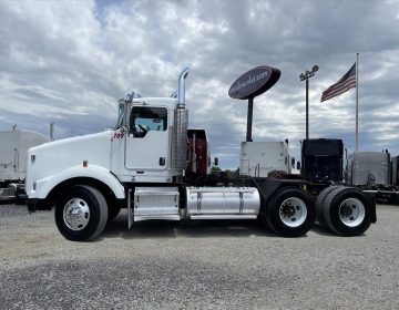 2006 Kenworth T800 Daycab 148583ta