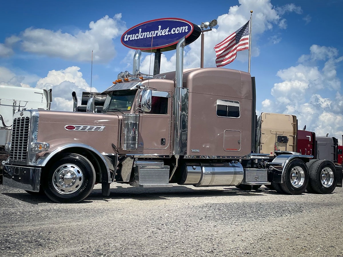 2020 PETERBILT 389 PRIDE & CLASS SLEEPER