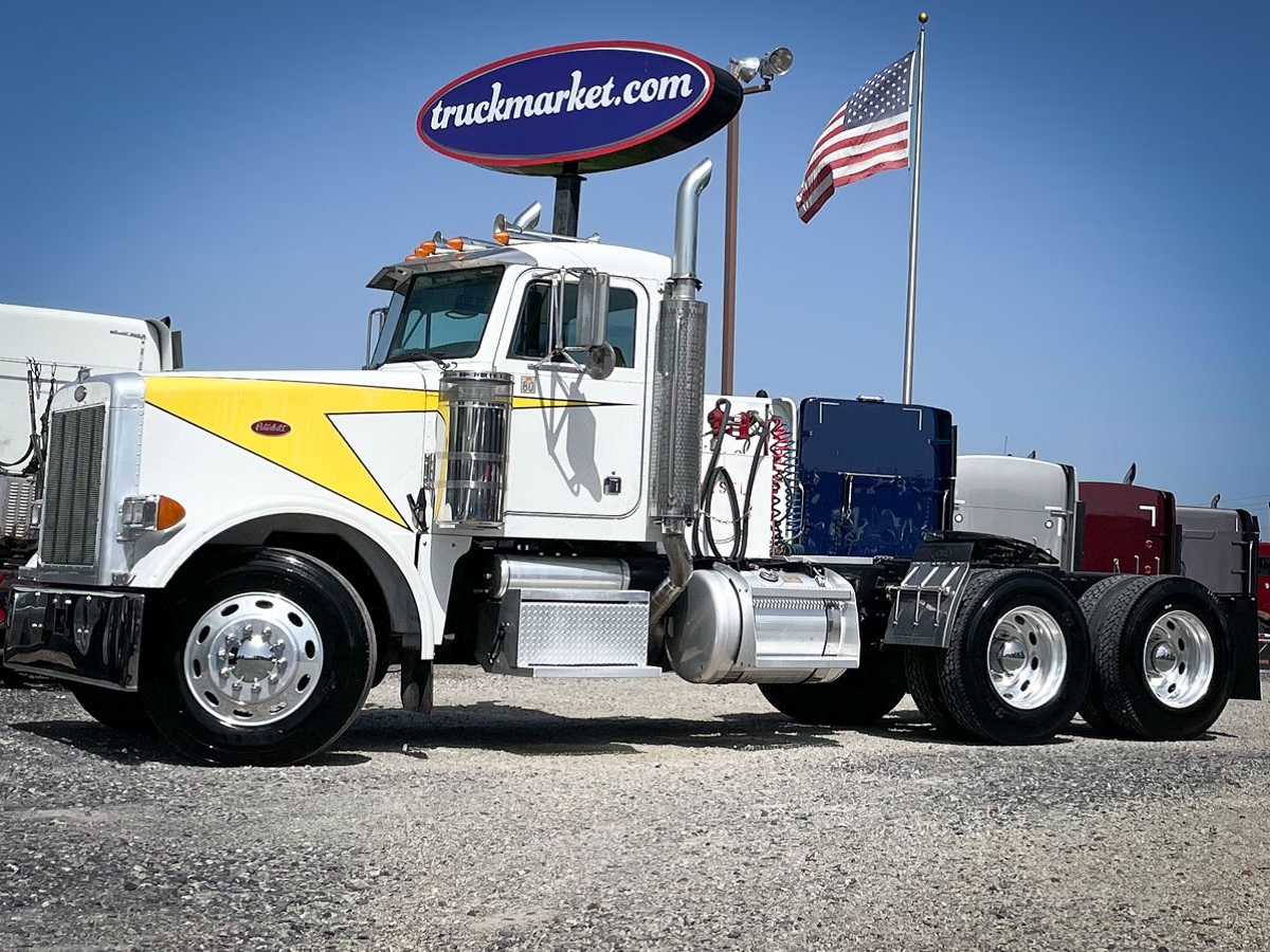 2002 PETERBILT 357 DAYCAB