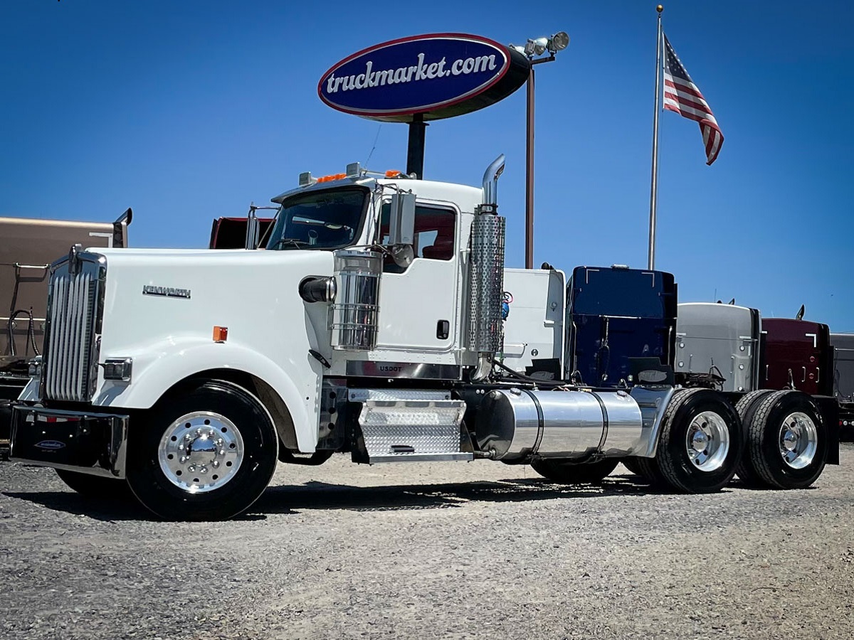 2005 KENWORTH W900L DAYCAB