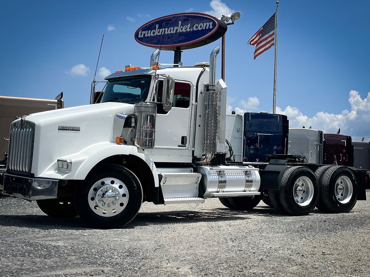 2017 KENWORTH T800 DAYCAB GLIDER KIT