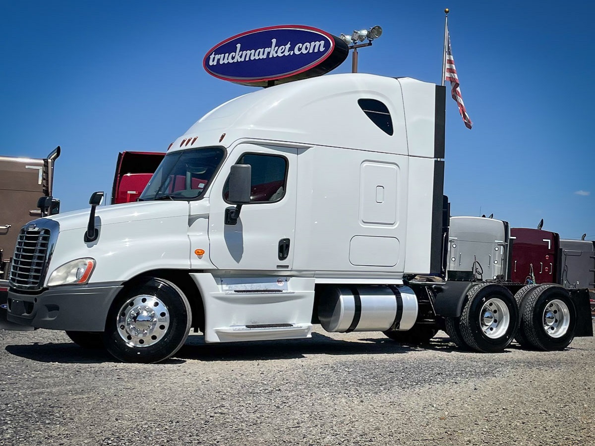 2014 FREIGHTLINER CASCADIA SLEEPER