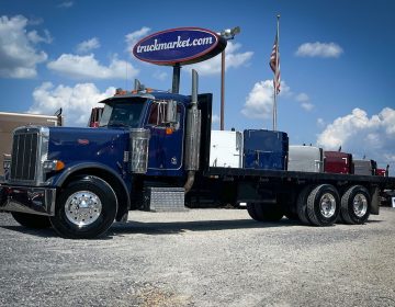 2002 Peterbilt 379 Flatbed Truck 575602