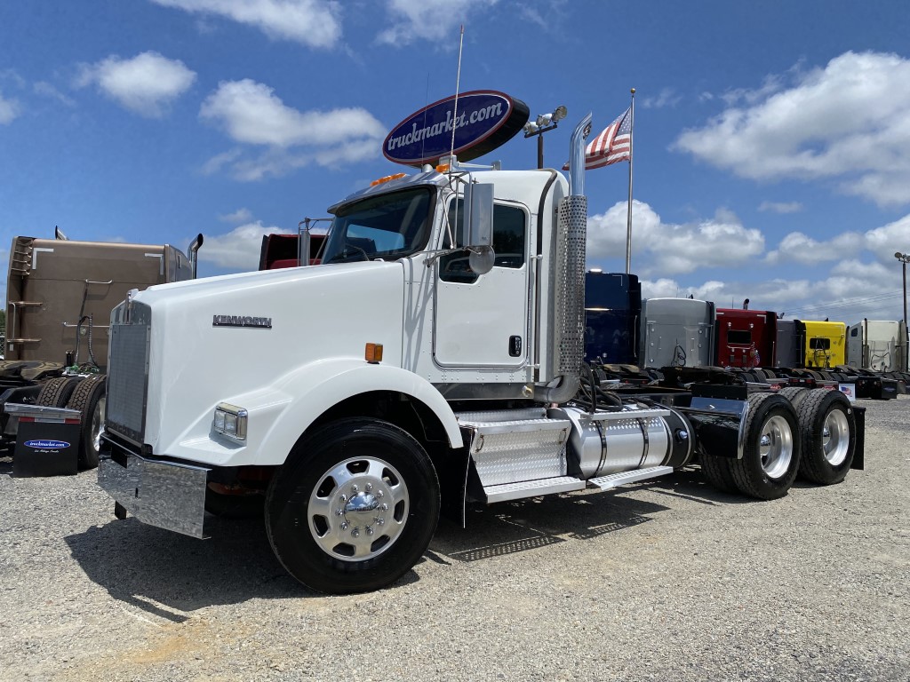 2014 KENWORTH T800 EXT DAYCAB