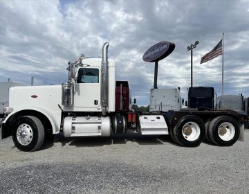 2015 Peterbilt 388 Daycab 275070dc