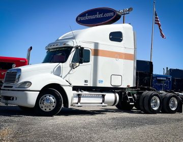 2004 Freightliner Columbia Sleeper N14631