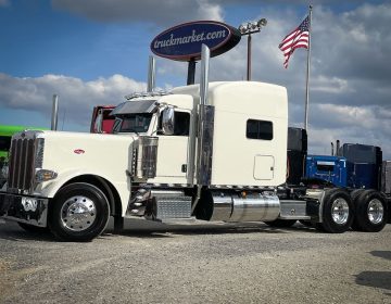2023 Peterbilt 389 Sleeper 892404