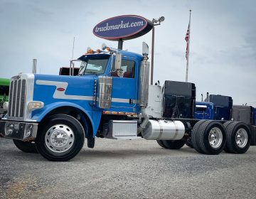 2008 Peterbilt 388 Daycab 744089