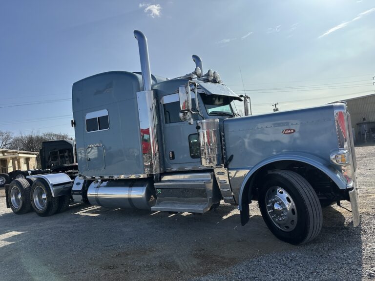 2019 PETERBILT 389 SLEEPER photo 3