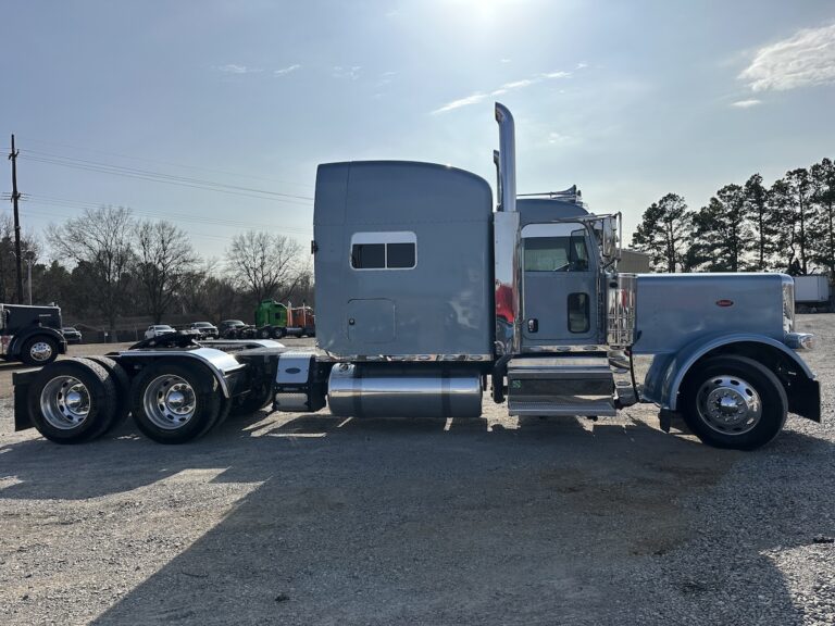 2019 PETERBILT 389 SLEEPER photo 4