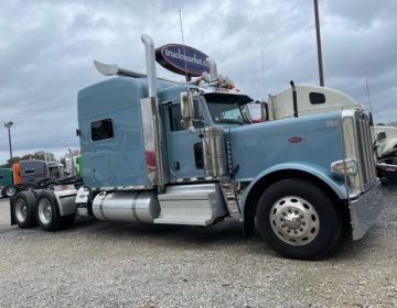 2019 Peterbilt 389 Sleeper 601043