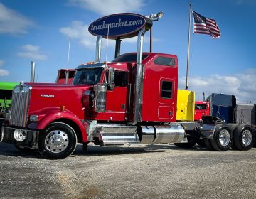 2023 Kenworth W900l Sleeper 256893