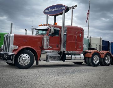 2018 Peterbilt 389 Sleeper 448701