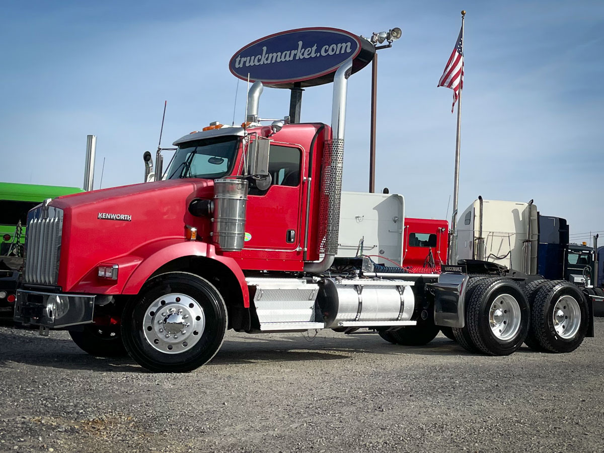 2010 KENWORTH T800 DAYCAB