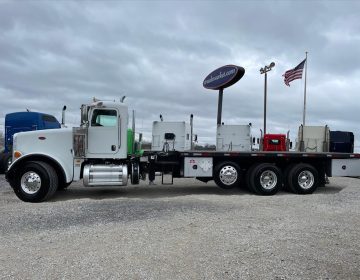 2015 Peterbilt 367 Tri Axle Flatbed Truck 251844