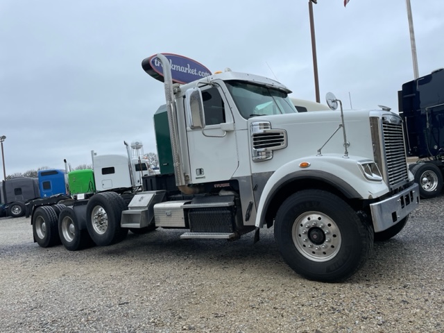 2013 FREIGHTLINER CORONADO TRI AXLE DAYCAB