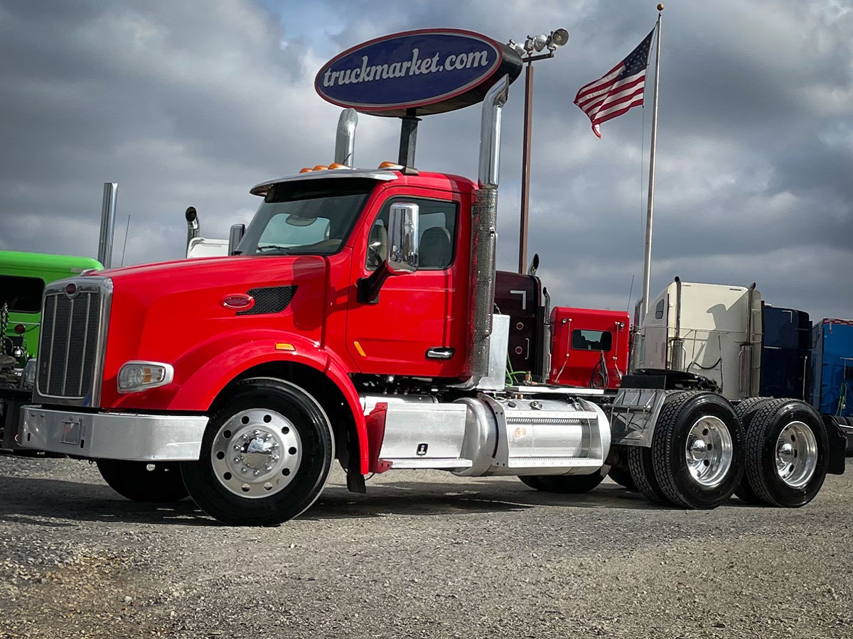 2015 PETERBILT 567 DAYCAB