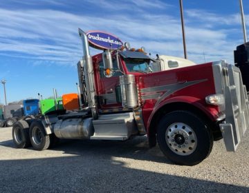 2020 Peterbilt 389 Daycab 689389