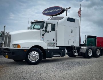 2003 Kenworth T600 Sleeper 384342