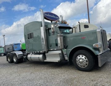 2018 Peterbilt 389 Sleeper 433573