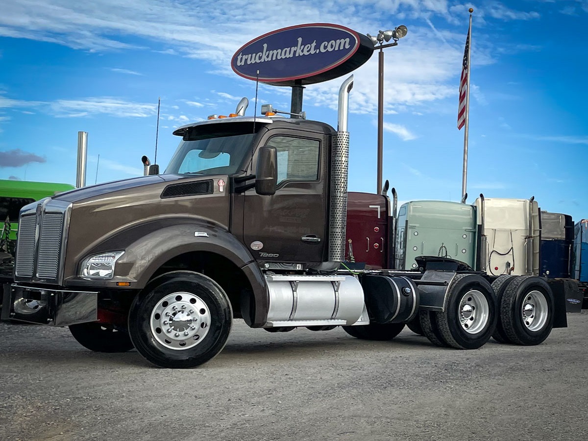 2015 KENWORTH T880 DAYCAB